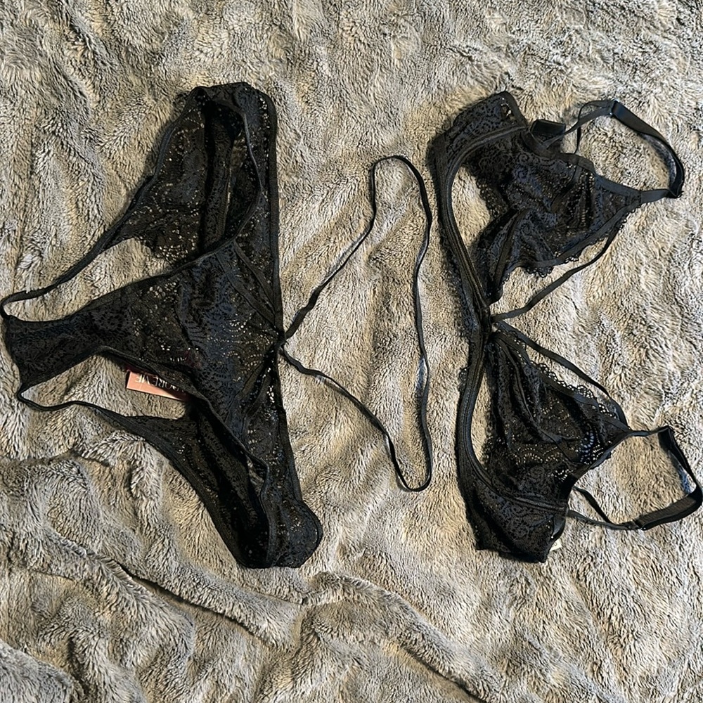 Adore me, lingerie set